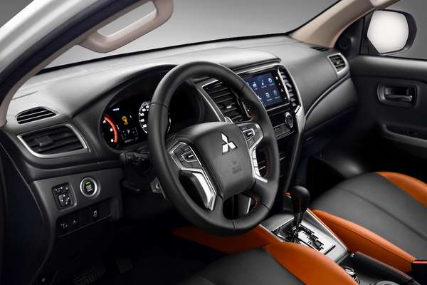 Mitsubishi Triton xả hàng đón lô xe mới, giá giảm sốc tới 150 triệu đồng