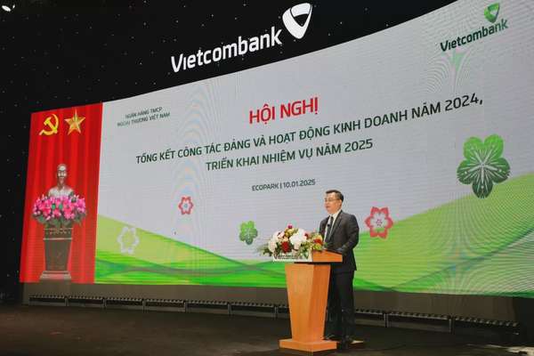 Vietcombank vững thế dẫn đầu, bứt phá với dấu ấn xanh