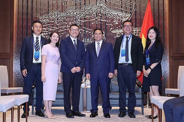 Thủ tướng gặp gỡ, trao đổi với lãnh đạo các tập đoàn lớn của Trung Quốc - Ảnh: VGP/Nhật Bắc