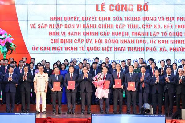 Thủ tướng: Hải Phòng (mới) gương mẫu, đi đầu xây dựng thành phố XHCN trong kỷ nguyên mới- Ảnh 5. Thủ tướng: Hải Phòng (mới) gương mẫu, đi đầu xây dựng thành phố XHCN trong kỷ nguyên mới- Ảnh 5.
