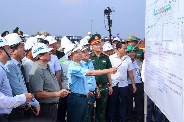 Thủ tướng lần thứ 8 kiểm tra sân bay Long Thành, yêu cầu cơ bản hoàn thành vào 19/12/2025- Ảnh 3. Thủ tướng lần thứ 8 kiểm tra sân bay Long Thành, yêu cầu cơ bản hoàn thành vào 19/12/2025- Ảnh 3.