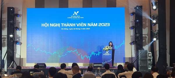 Chủ tịch UBCKNN Vũ Thị Chân Phương phát biểu tại Hội nghị 