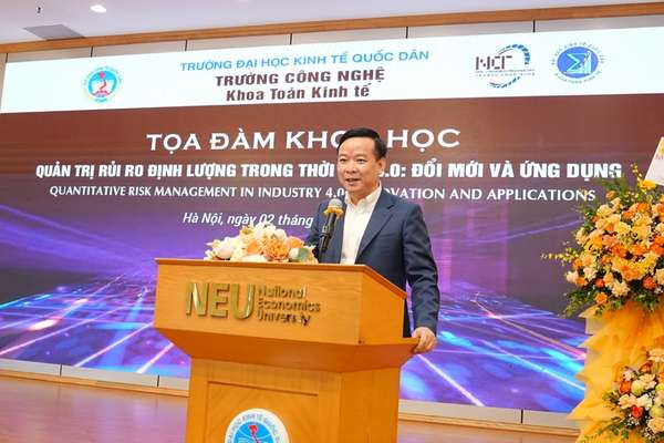 PGS.TS  Bùi Huy Nhượng - Phó hiệu trưởng Đại học Kinh tế Quốc dân đánh giá cao tầm quan trọng và tính ứng dụng ngành Quản trị rủi ro định lượng. 