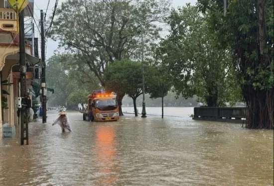 Thủ tướng chỉ đạo chủ động ứng phó, khắc phục nhanh hậu quả mưa lũ ở Trung Bộ