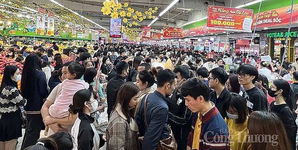 Không khí mua sắm tại siêu thị BigC Thăng Long trưa ngày 4/2 (tức 25 Tết)