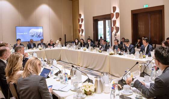 Standard Chartered cam kết hỗ trợ Việt Nam thu hút nguồn vốn bền vững