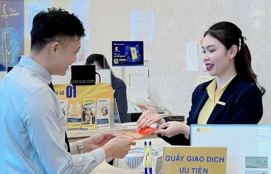 Khai xuân, các ngân hàng lì xì hấp dẫn cho khách giao dịch