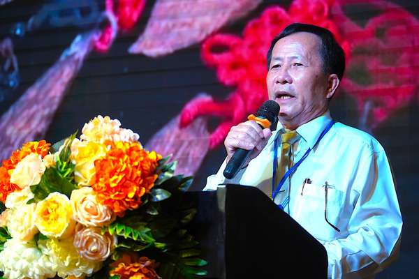 Ông Biện Quốc Dũng tại Lễ hội nghề Trầm Hương ngày 10/9, trao đổi về thị trường Trầm hương với hơn 150 doanh nghiệp Trầm hương trong cả nước và nhiều đối tác nước ngoài.
