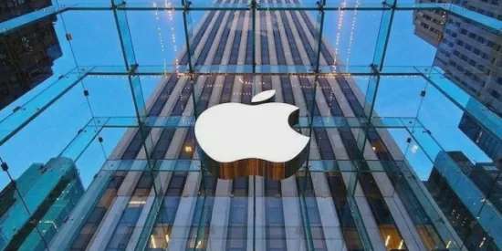 Vì sao giá cổ phiếu Apple biến động đầu năm 2025?