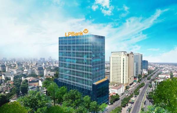 LPBank báo cáo lợi nhuận gần 10.000 tỷ đồng sau 10 tháng, kỳ vọng vượt mục tiêu năm