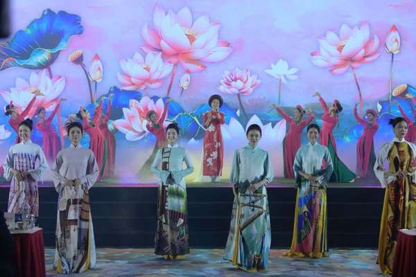 Thủ tướng: Triển lãm 80 năm tôn vinh lịch sử vẻ vang, lan tỏa lòng yêu nước, niềm tự hào, khát vọng vươn mình của dân tộc- Ảnh 16. Thủ tướng: Triển lãm 80 năm tôn vinh lịch sử vẻ vang, lan tỏa lòng yêu nước, niềm tự hào, khát vọng vươn mình của dân tộc- Ảnh 16.