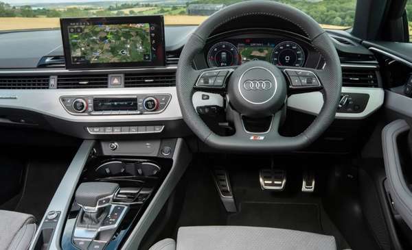 Giá xe Audi A4 những ngày cuối năm 2023: Giá niêm yết chưa tới 2 tỷ đồng