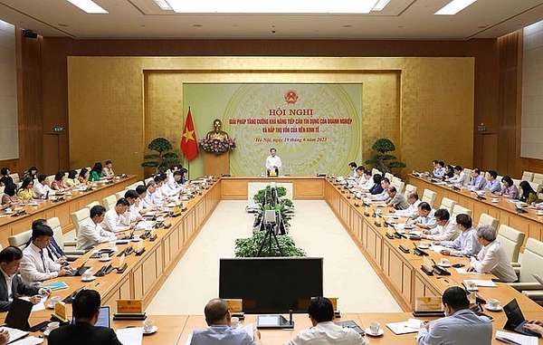 Phó Thủ tướng Lê Minh Khái chủ trì Hội nghị giải pháp tăng cường khả năng tiếp cận tín dụng của doanh nghiệp và hấp thụ vốn của nền kinh tế. Ảnh VGP