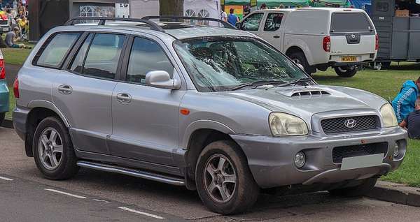 Hyundai SantaFe thế hệ đầu tiên ra mắt năm 2000