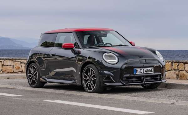 Mini Cooper SE JCW 2025: Trải nghiệm với sự lột xác toàn diện