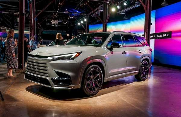 Lexus TX 2024 lộ diện: Chuẩn mực mới cho SUV hạng sang