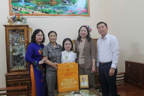 Phó Chủ tịch nước Võ Thị Ánh Xuân dự lễ khai giảng năm học mới tại Thanh Hóa