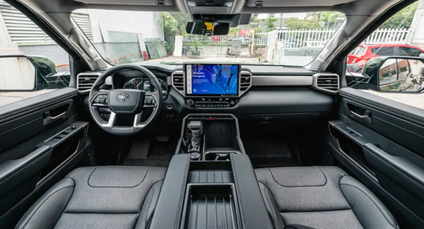 Nội thất của xe bản tải Toyota Tundra 2023 