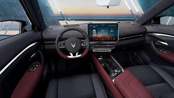 Xe ô tô dành cho gia đình, chọn VinFast VF 7 không kèm pin hay Mazda CX-5?