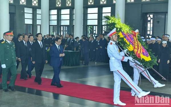 Đoàn Chính phủ do đồng chí Phạm Minh Chính, Ủy viên Bộ Chính trị, Thủ tướng Chính phủ làm Trưởng đoàn vào viếng Tổng Bí thư Nguyễn Phú Trọng.