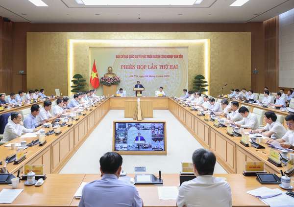 Thủ tướng: Chậm nhất tới 2027 phải thiết kế, chế tạo, kiểm thử một số chíp bán dẫn cần thiết- Ảnh 10. Thủ tướng: Chậm nhất tới 2027 phải thiết kế, chế tạo, kiểm thử một số chíp bán dẫn cần thiết- Ảnh 10.