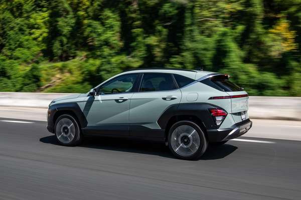 Hyundai Kona 2024: Mạnh mẽ hơn nhưng giá bán cực cực ưu đãi
