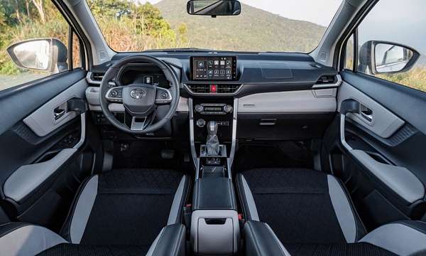 Toyota Veloz Cross tiếp tục 