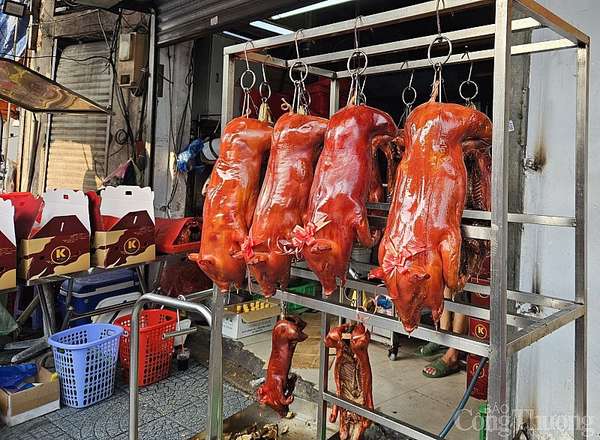 TP Hồ Chí Minh: Heo quay, cá lóc nướng đắt hàng trong ngày vía Thần tài