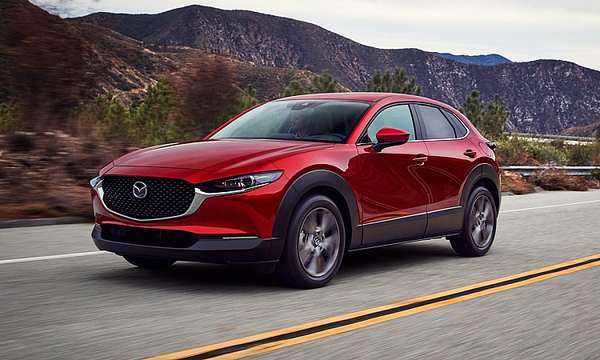 Giá xe Mazda CX-30 cuối năm 2022: Ưu đãi 50% lệ phí trước bạ, các đối thủ “trở tay không kịp”
