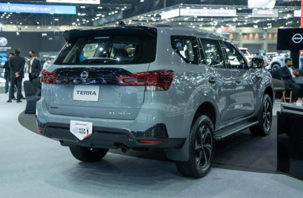 Mãn nhãn với Nissan Terra 2022 bản đặc biệt: Thiết kế cực phẩm, Toyota Fortuner “dè chừng”