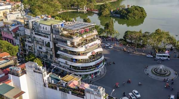 “Hàm cá mập” sắp bị xóa sổ, giá thuê chót vót hơn 3 tỷ/năm, loạt thương hiệu lớn phải 