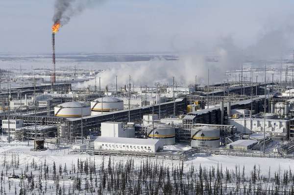 Toàn cảnh nhà máy lọc dầu Rosneft ở thị trấn Gubkinsky, tây Siberia, LB Nga