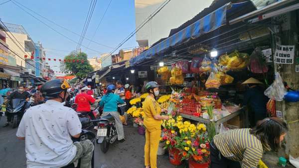 TP. Hồ Chí Minh: Heo quay, cá lóc nướng đắt hàng trong ngày vía Thần tài