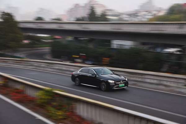 Mercedes-Benz toàn cầu gặp khó năm 2024