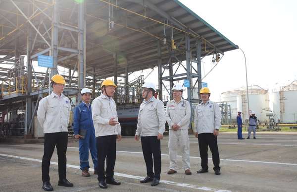 Ban lãnh đạo BSR kiểm tra công tác xuất bán sản phẩm mới tại Trạm xuất xe bồn Nhà máy Lọc dầu Dung Quất