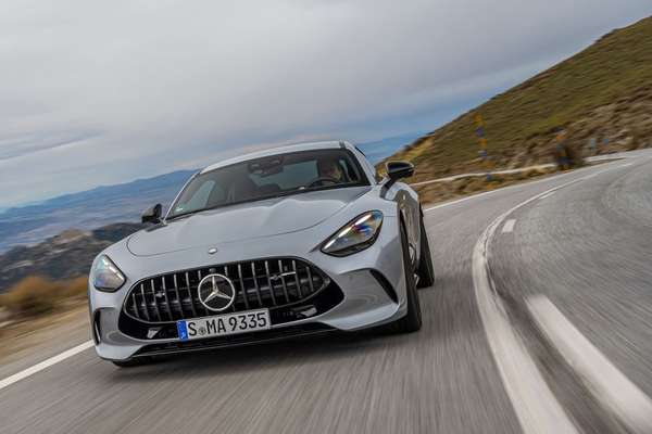 Mercedes-AMG GT63 Coupe: Tăng tốc nhanh hơn, kích thước cũng lớn hơn bản tiền nhiệm