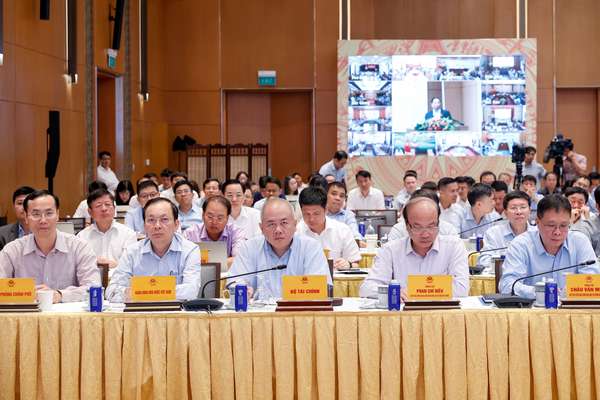 Thủ tướng: Quyết tâm giải ngân 100% vốn đầu tư công năm 2025- Ảnh 5. Thủ tướng: Quyết tâm giải ngân 100% vốn đầu tư công năm 2025- Ảnh 5.