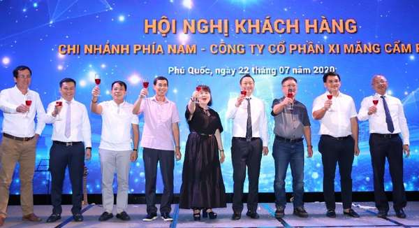 Xi măng Cẩm Phả chi tiền tỷ đưa khách hàng đi tham quan tại Mỹ