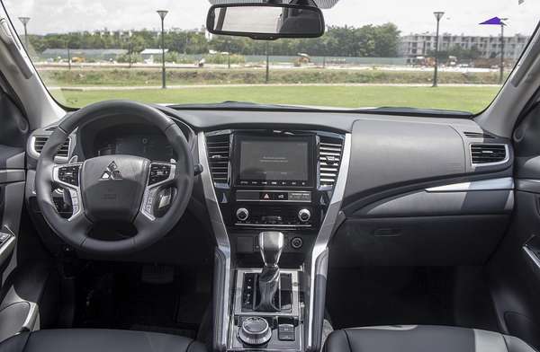 Giá xe Mitsubishi Pajero Sport ngày 17/5: Mức giá hợp lý, kèm ưu đãi 50% LPTB