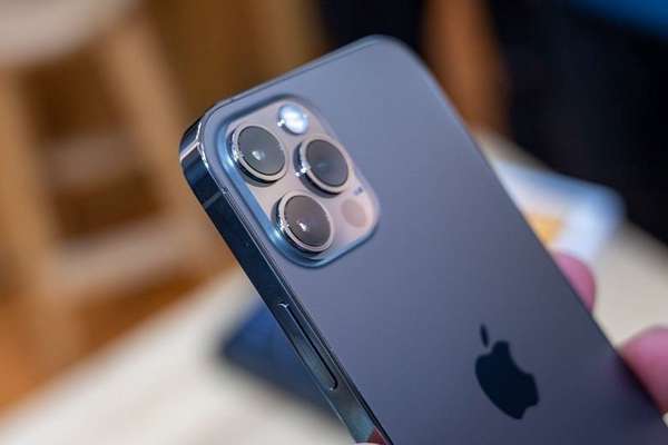 iPhone 12 Pro “sale lớn” cuối tháng 8: Giá chỉ từ 8 triệu, camera 3 mắt “ăn đứt” iPhone 16 