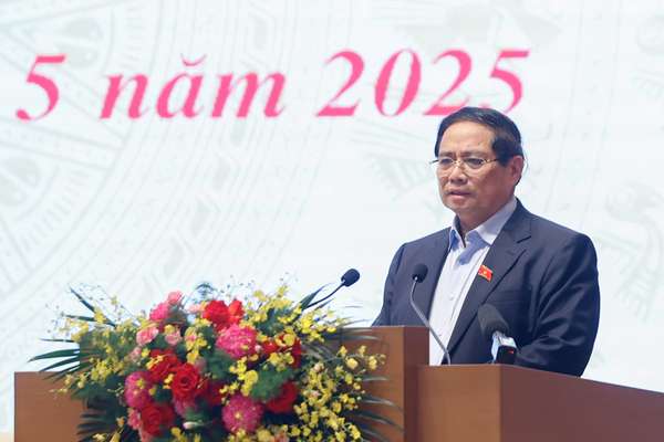 Thủ tướng: Quyết tâm giải ngân 100% vốn đầu tư công năm 2025- Ảnh 3. Thủ tướng: Quyết tâm giải ngân 100% vốn đầu tư công năm 2025- Ảnh 3.