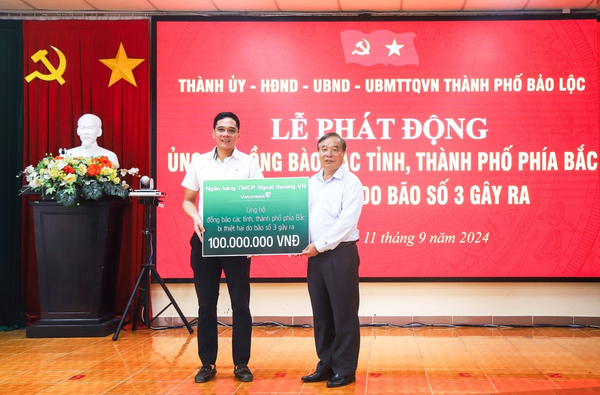 Cán bộ, nhân viên Vietcombank ủng hộ 1 ngày lương hỗ trợ đồng bào bị thiệt hại do cơn bão số 3