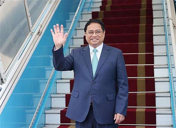 Thủ tướng Phạm Minh Chính lên đường tham dự Hội nghị Cấp cao ASEAN lần thứ 43 tại Jakarta (Indonesia). (Ảnh: Dương Giang/TTXVN)