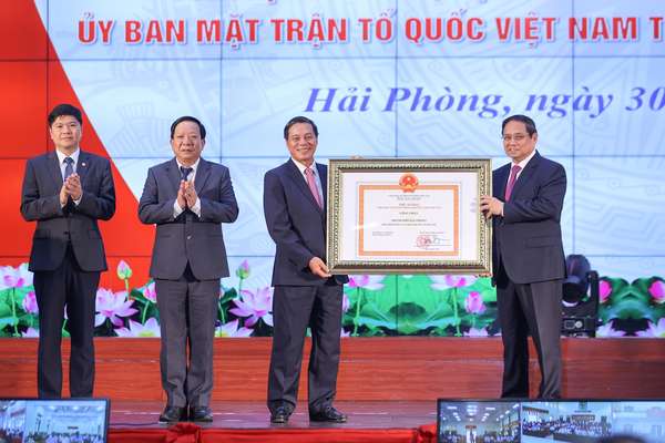 Thủ tướng: Hải Phòng (mới) gương mẫu, đi đầu xây dựng thành phố XHCN trong kỷ nguyên mới- Ảnh 8. Thủ tướng: Hải Phòng (mới) gương mẫu, đi đầu xây dựng thành phố XHCN trong kỷ nguyên mới- Ảnh 8.