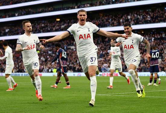 Bảng xếp hạng vòng 32 Ngoại hạng Anh ngày 8/4: Tottenham vươn lên Top 4, Chelsea lại gây thất vọng