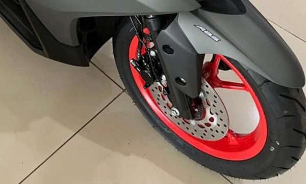 Hé lộ mẫu xe máy khiến Honda Air Blade phải 