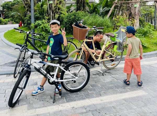 Những chiếc xe đạp yêu thích của gia đình anh Thắng. Ảnh: Thắng Nguyễn