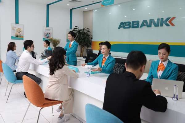 ABBANK chú trọng hỗ trợ khách hàng dựa trên sự am hiểu về nhu cầu và lĩnh vực ngành nghề cụ thể, đồng thời tập trung nâng cao trải nghiệm khách hàng