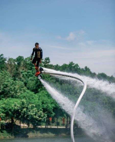 Đến LAMORI  xem biểu diễn flyboard vô cùng thú vị