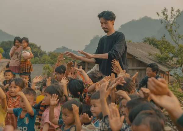 Đen Vâu 'sao kê' doanh thu MV 'Nấu ăn cho em', dành số tiền khủng góp quỹ thiện nguyện